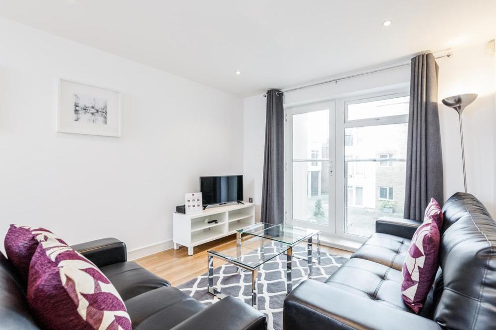 Roomspace Serviced Apartments - Abbot'S Yard 길드포드 외부 사진