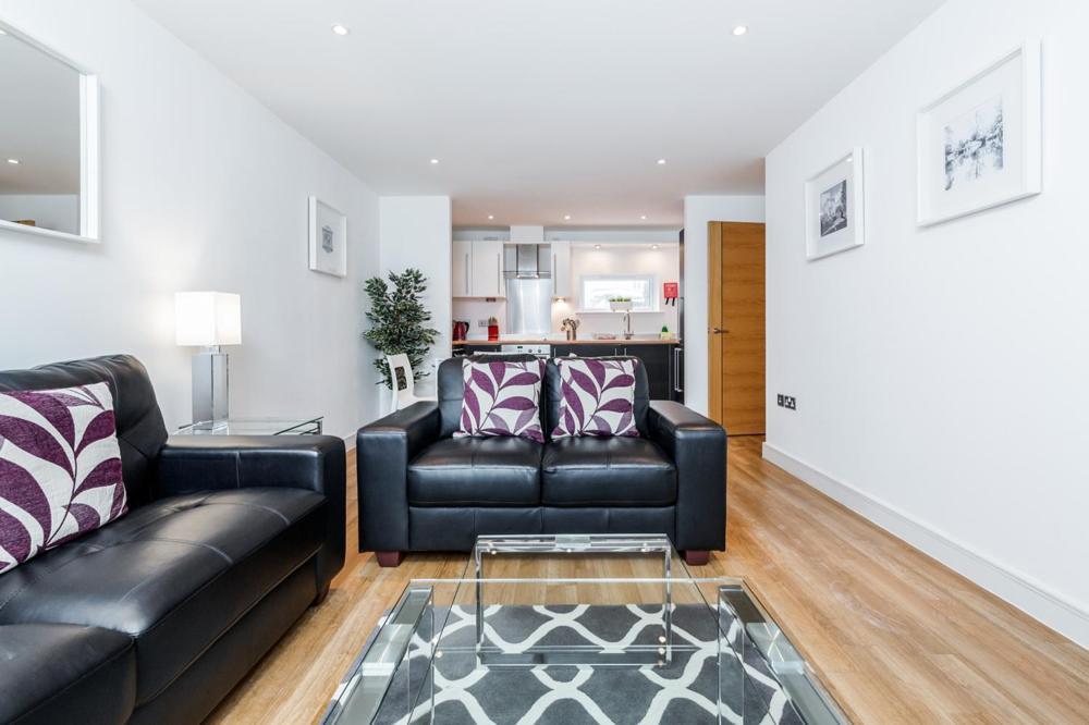 Roomspace Serviced Apartments - Abbot'S Yard 길드포드 외부 사진